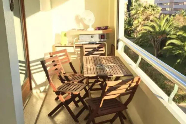 Flat with Loggia at 10min From the Beach