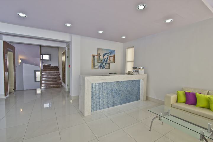 Entrance & Lobby