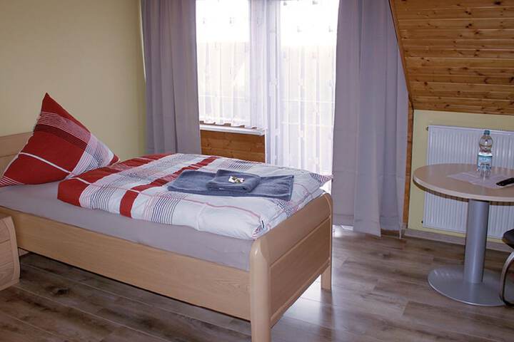 Room 4 of 20
