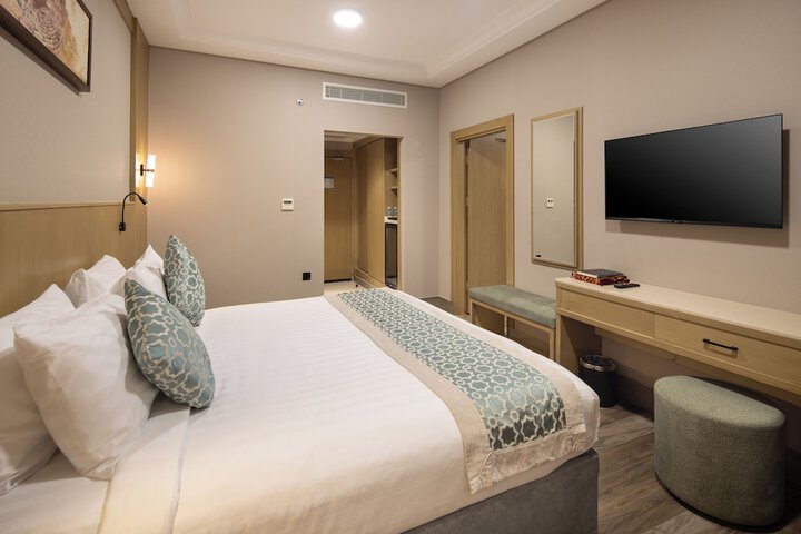 Room 90 of 181