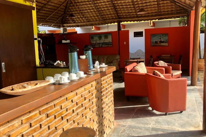 Lobby lounge