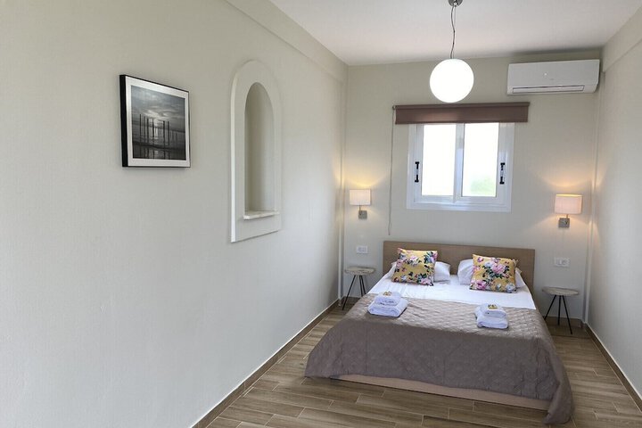 Room 33 of 86