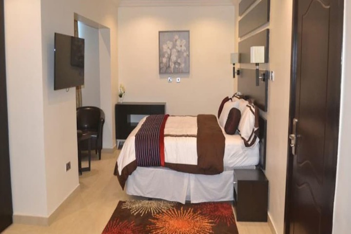 Room 10 of 27