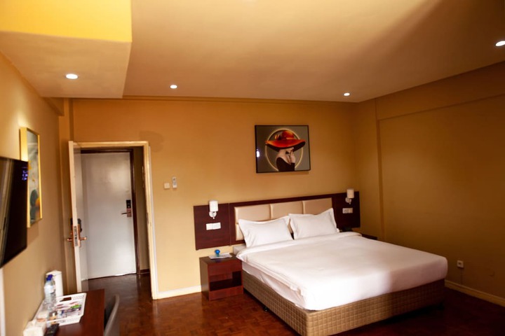 Room 6 of 29