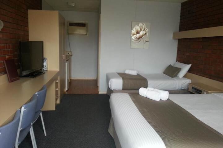 Room 6 of 16