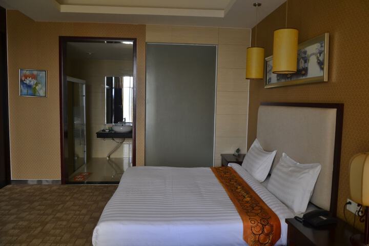 Room 4 of 48