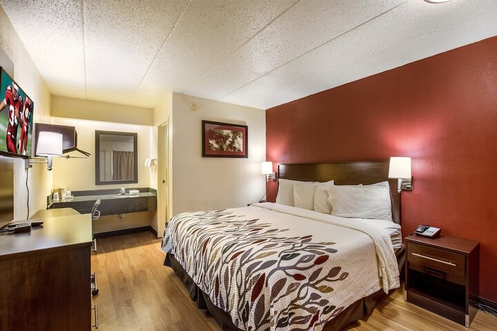 Deluxe King Bed (12 of 12)