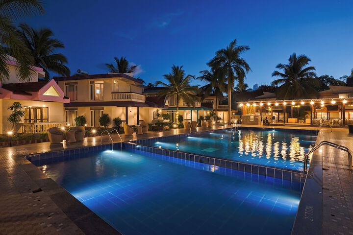 Hotel with Pool