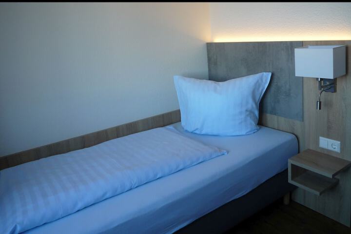 Room 7 of 28