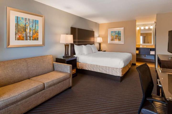1 King Bed Microwave and Refrigerator Flat Screen Television High Speed Internet Accessible (11 of 15)