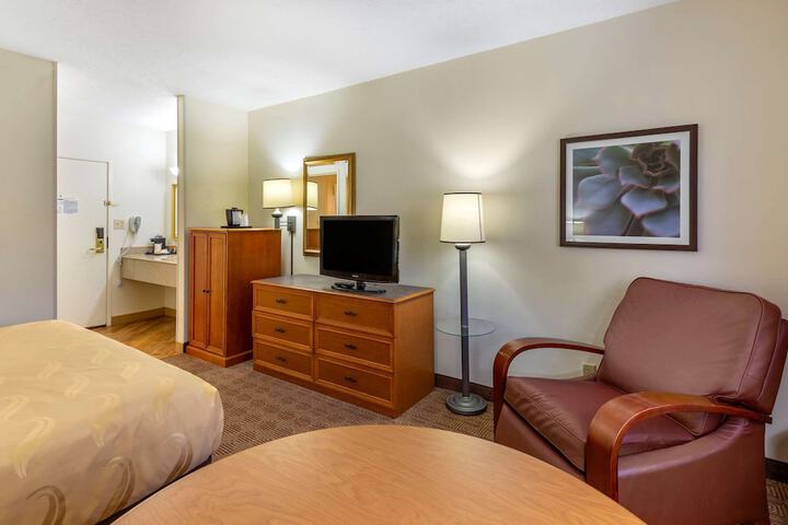 Standard | King Bed (9 of 16)