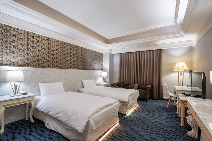 Room 13 of 63