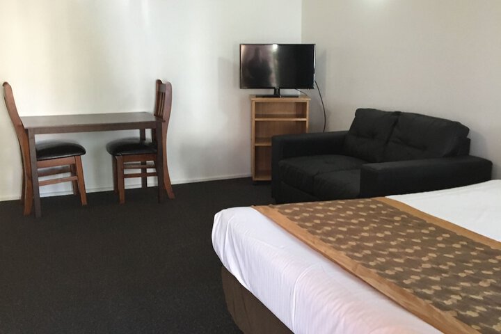 Room 4 of 32