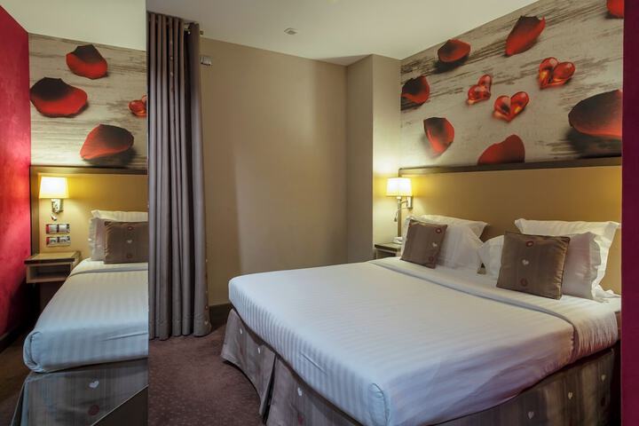 Room 25 of 46
