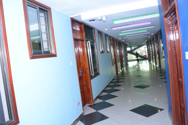 Ballroom/Hall 28 of 32