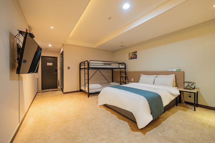 Room 34 of 85