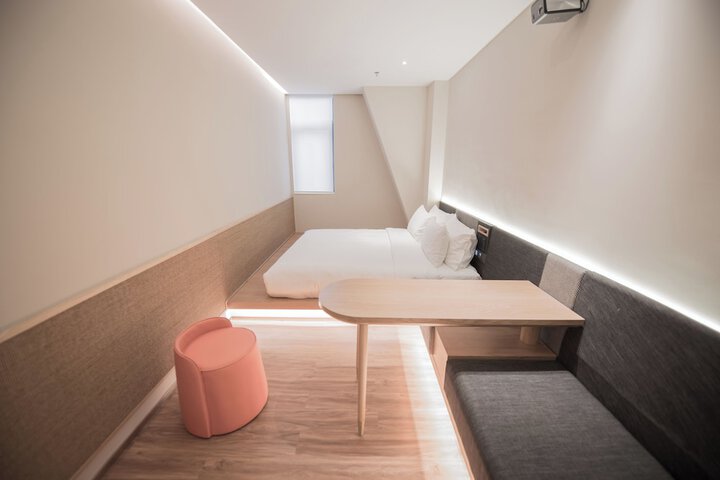 Room 4 of 13