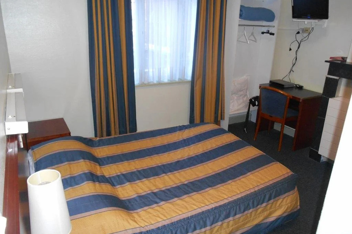 Room 3 of 9