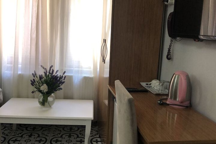 Room 8 of 137