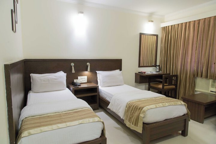 Room 4 of 12