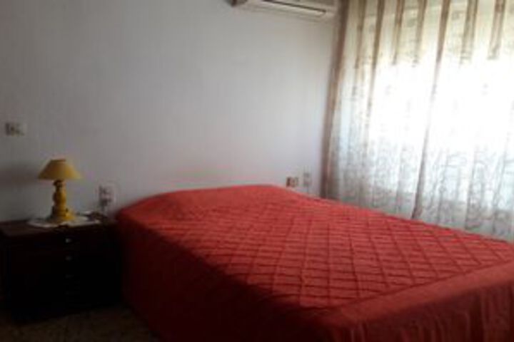 Room 6 of 33