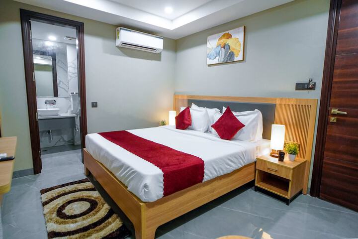 Room 32 of 73