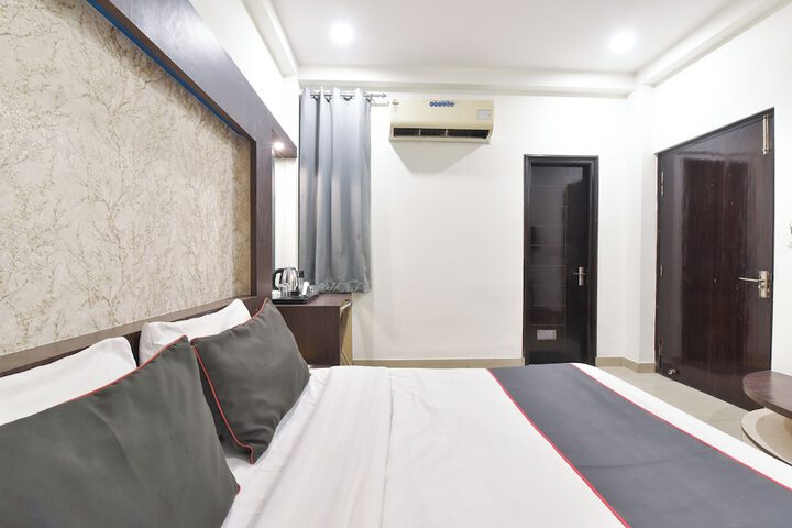 Room 4 of 37