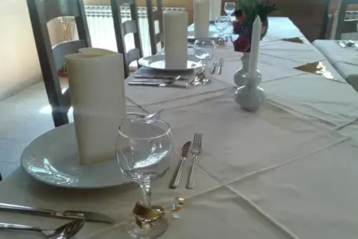 Dining 8 of 12