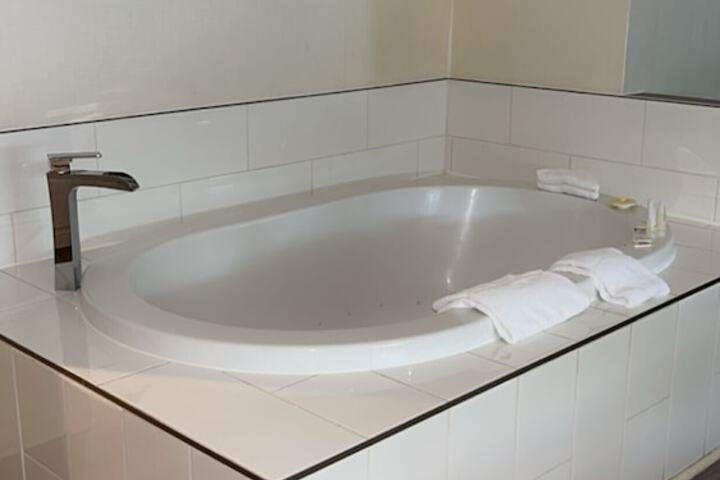 1 King Bed (1 of 20)