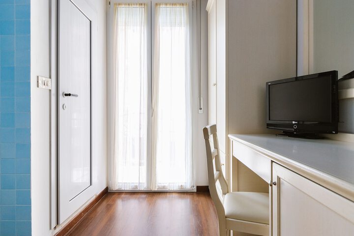 Room 21 of 40