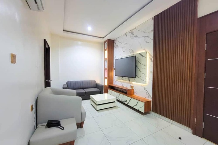 Room 11 of 24