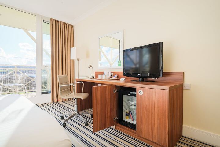 Room 25 of 133