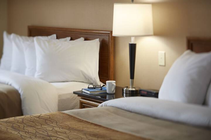 2 Queen Beds (5 of 10)