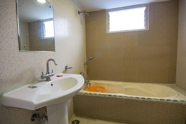 Room 17 of 27