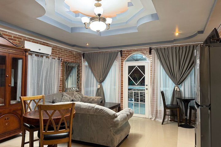 Room 5 of 10