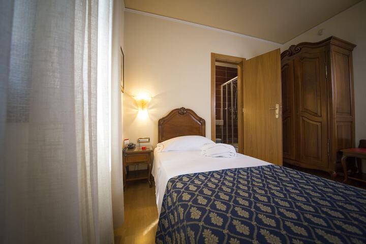 Room 17 of 73