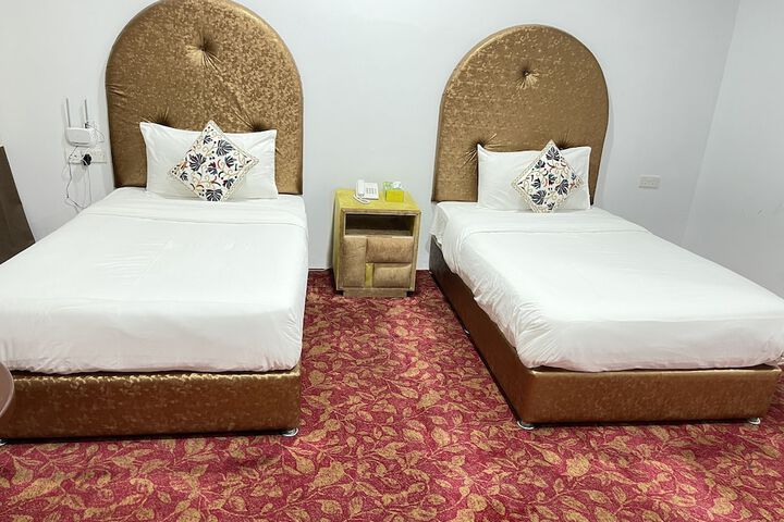 Room 11 of 29