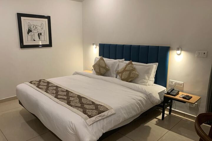 Room 10 of 24