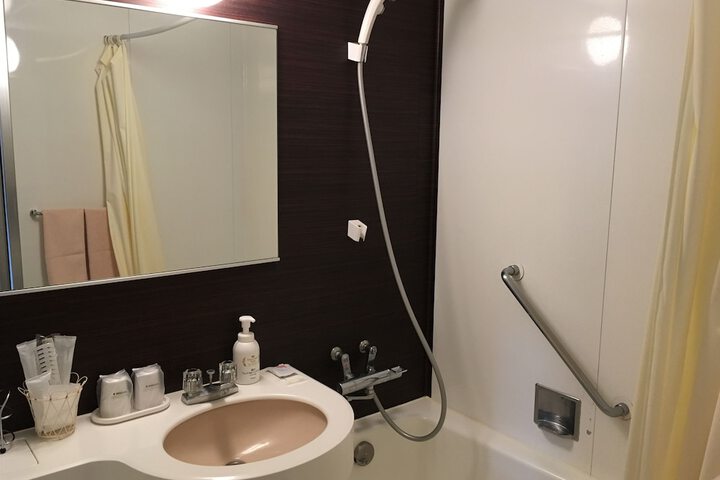 Room 13 of 21