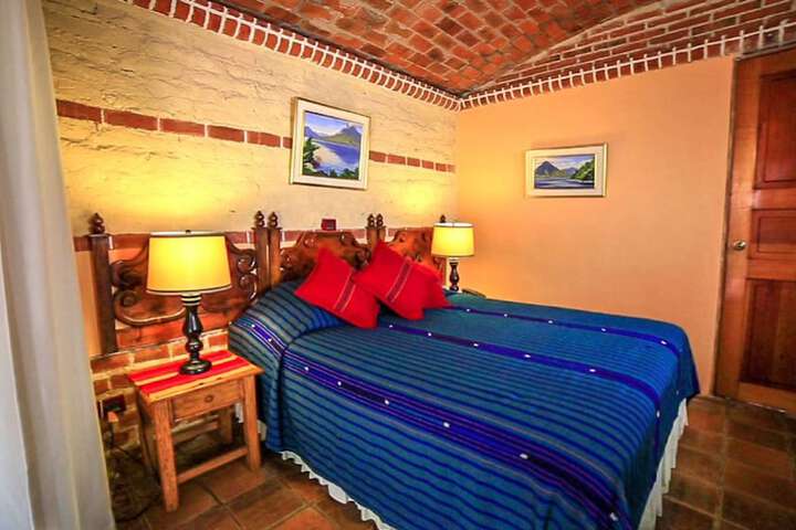 Room 2 of 143