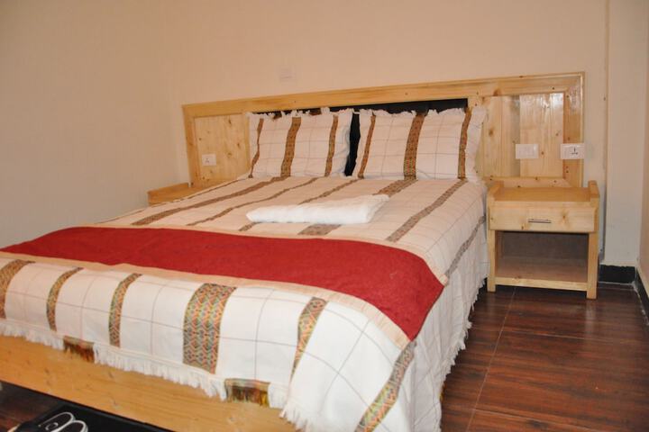 Room 4 of 18