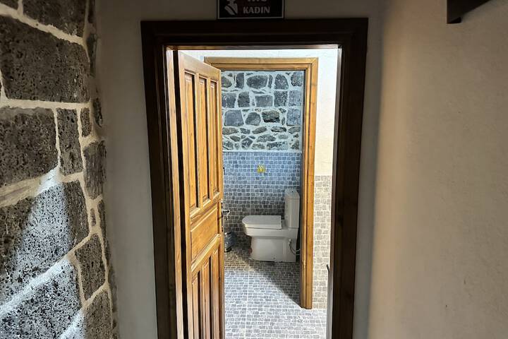 Room 3 of 33