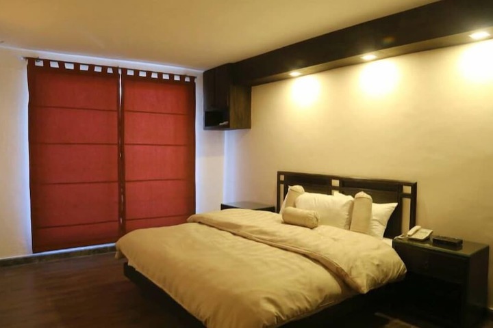 Room 2 of 25