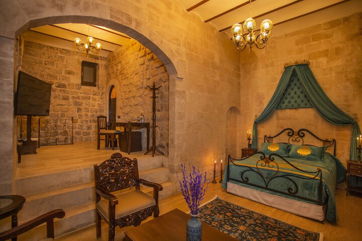Room 4 of 32