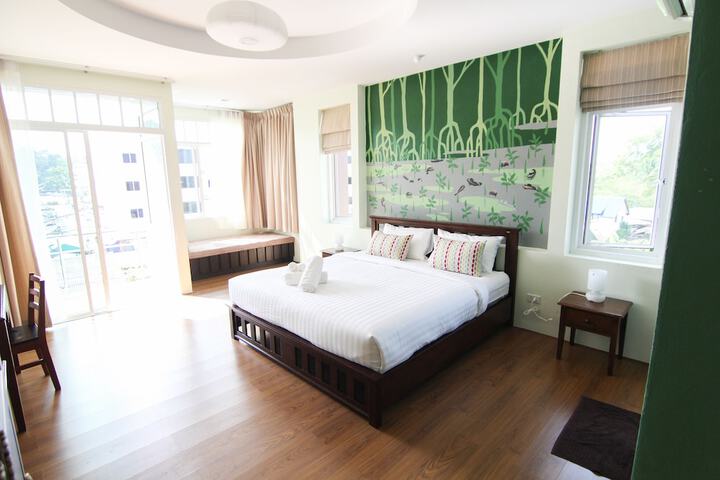 Room 18 of 80