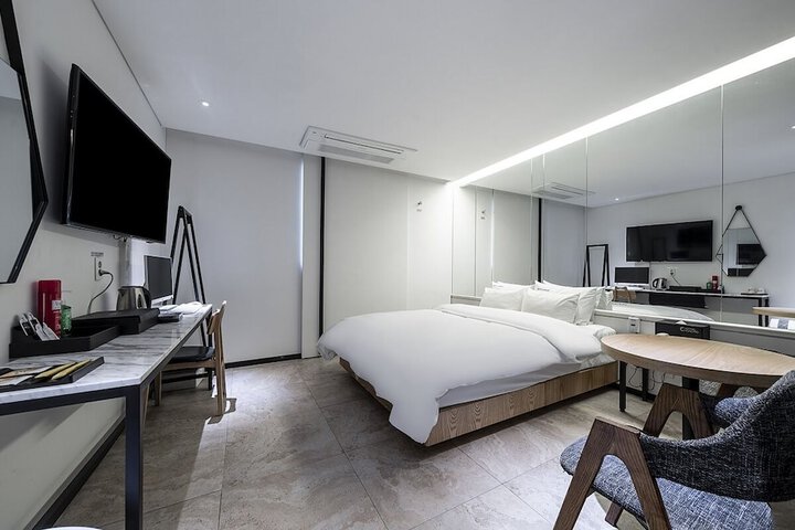 Room 25 of 52