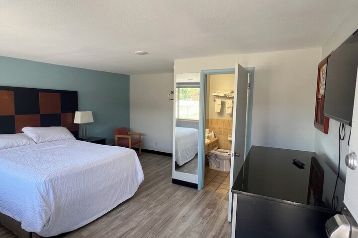 Room 6 of 14