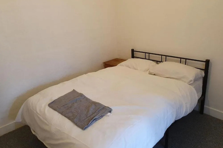 Room 5 of 15