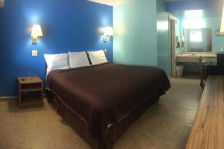 Room 6 of 10