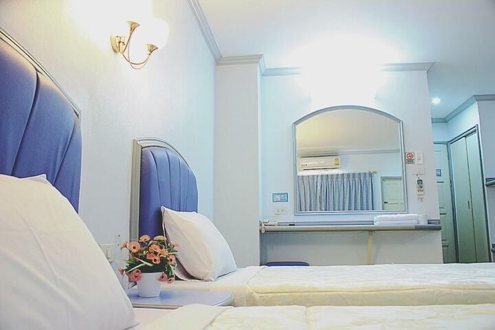 Room 11 of 19